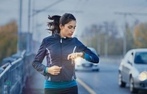 夜に行うウォーキングなどのエクササイズの効果について