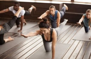 簡単にどこででもできる背中を鍛えるエクササイズ