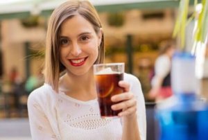 炭酸飲料はやめたほうがいい:5つの重要な理由とは?