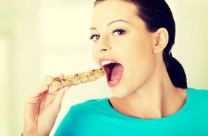 プロテインバーってどんな食べ物?
