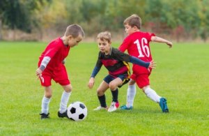 スポーツをする子供が必要とする栄養素について見てみよう