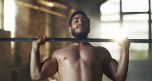 バーベルを使った「ミリタリープレス」で肩を鍛えよう!