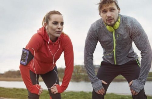 ランニングで最初に乱れるのは足の動き？それとも呼吸？