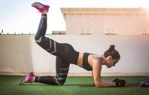 太ももの内側の筋肉をとるレッグリフト