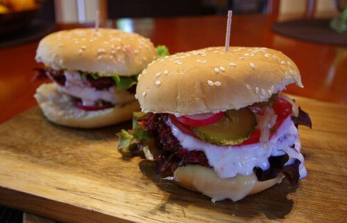 肉？　それとも魚？　手作りバーガーレシピ