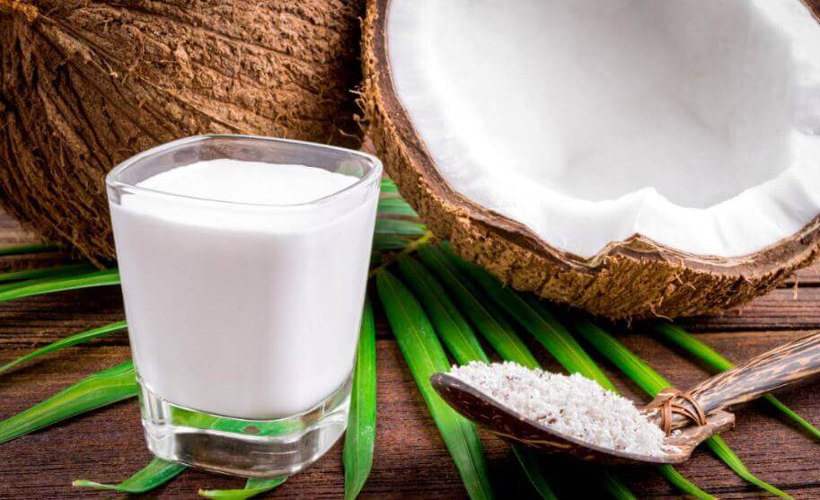 牛乳の代替品:人気の植物性ミルクについて ココナッツミルク