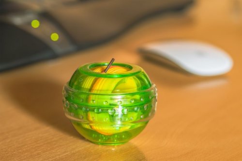 胸の筋肉を強化する最高のパワーボールエクササイズ 小さなツール