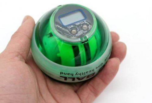 パワーボールを使った上腕二頭筋エクササイズ 腕を鍛える効果があるパワーボール