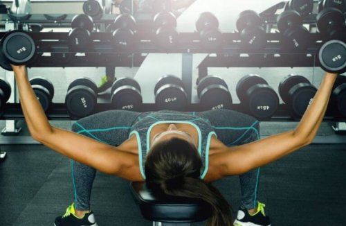 胸の筋肉を強化する最高のパワーボールエクササイズ アスリートに必要な胸筋