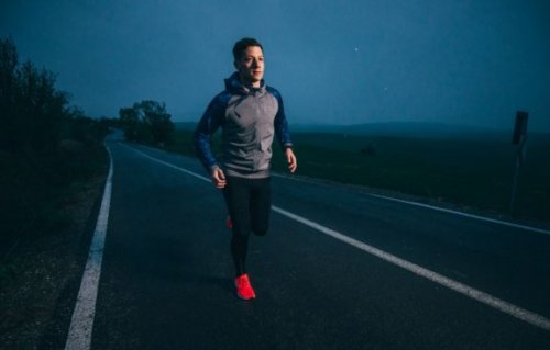 ひとりで走る 夜のランニング