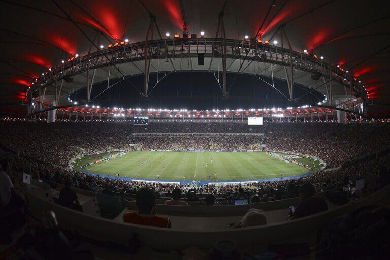 スタジアムを共有するサッカー界のライバルたち