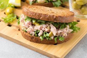 サッカーの試合の前に選手が食べるべきもの