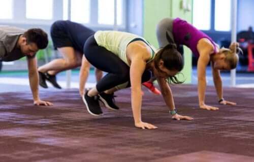 ラブハンドルを取り除く!お腹周りに効果的な8つのエクササイズ バーピー