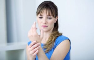 カヤック中に起こる可能性がある最も一般的な怪我 手首の痛み