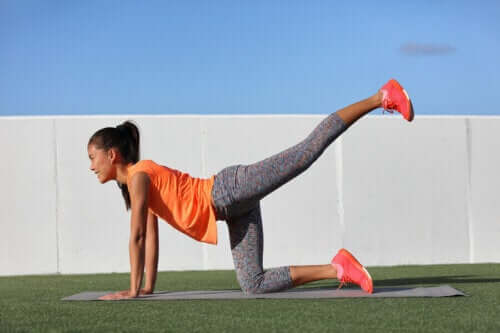 バックワードキック